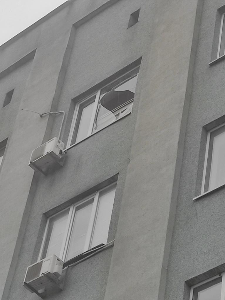 Вранці окупанти обстріляли лікарню в Херсоні, пошкоджені вікна, постраждалих немає, - ОВА 02