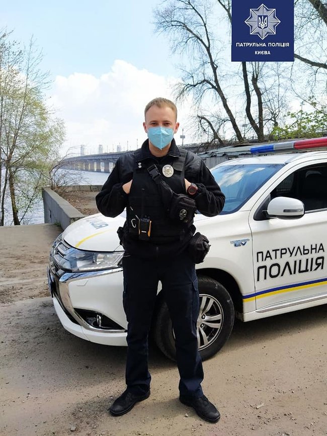 Киевские патрульные спасли 18-летнюю девушку, которая хотела совершить самоубийство в прямом эфире 01