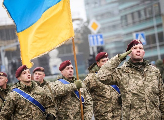 Украинские десантники приняли участи в параде в честь 100-летия восстановления Вооруженных Сил Литвы 04