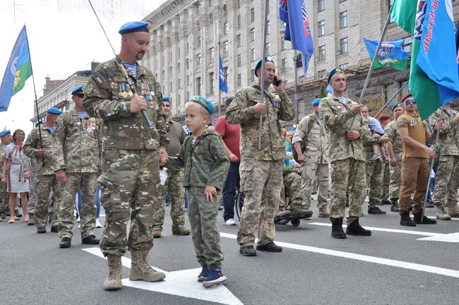 Марш защитников Украины прошел в центре Киева 77