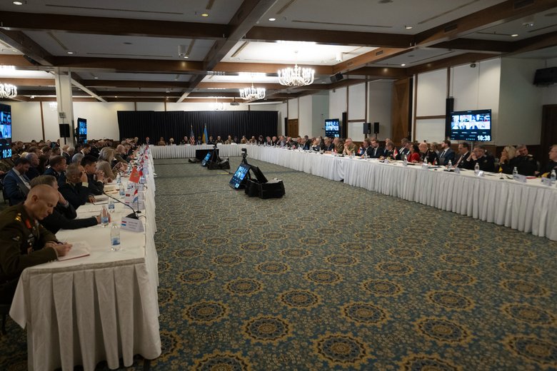 Остин об исторической встрече на базе Рамштайн: Более 40 стран собрались, чтобы помочь Украине победить РФ 01