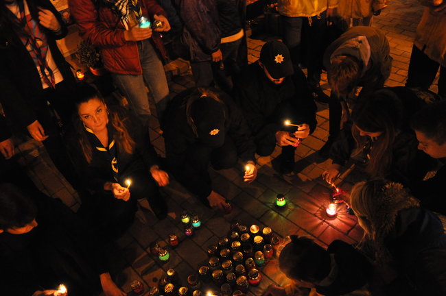 Запали свічку- в Киеве состоялась акция памяти павших защитников Украины 05