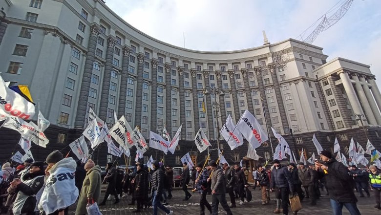 Акція SaveФОП у центрі Києва: мітингувальників відтіснили із Хрещатика, вони прямують під Раду 58