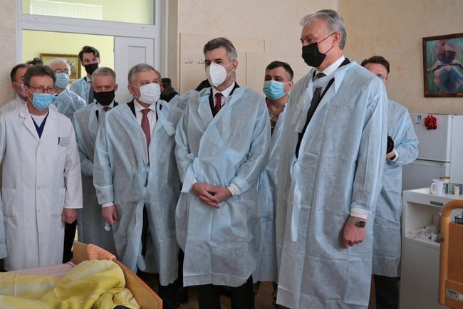 Президент Литвы Науседа посетил раненых украинских воинов в Главном военном клиническом госпитале 01