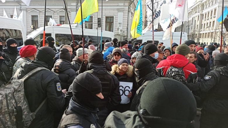Акція SaveФОП у центрі Києва: мітингувальників відтіснили із Хрещатика, вони прямують під Раду 08