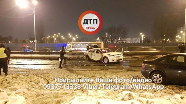 Возле станции метро Лесная в Киеве неизвестные взорвали две гранаты и скрылись, есть пострадавший 06