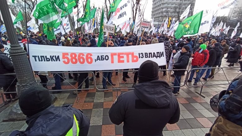 Акція SaveФОП у центрі Києва: мітингувальників відтіснили із Хрещатика, вони прямують під Раду 10