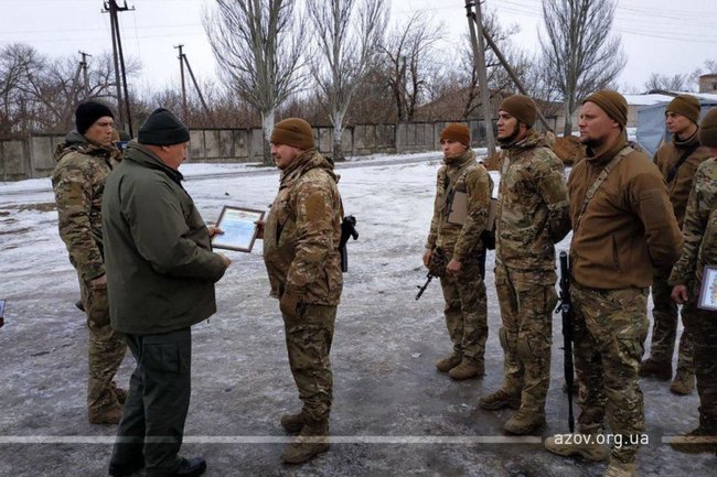 Воины Азова прямым попаданием уничтожили БМП наемников РФ на Донбассе 02