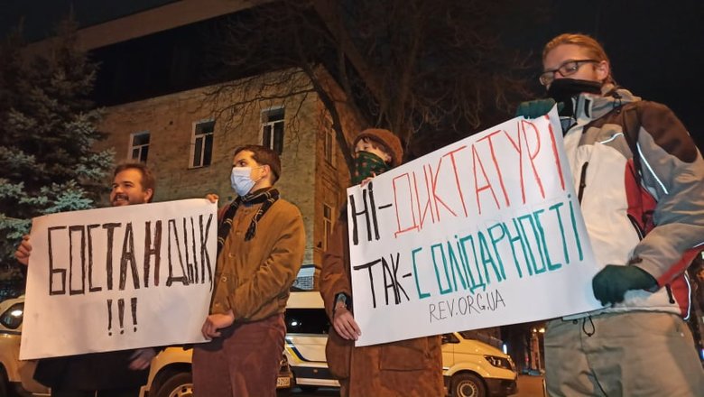 Украинцы у посольства Казахстана выразили поддержку протестующим 02