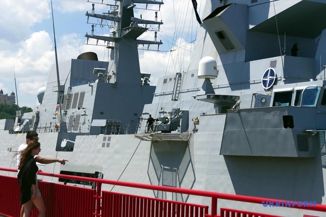Sea Breeze-2021: кораблі постійної морської групи НАТО прибули в порт Одеси 02