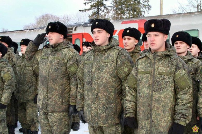 Російські військові та техніка продовжують прибувати до Білорусі 05