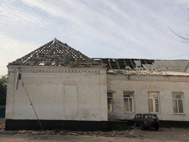 Russians shelled three districts of Dnipropetrovsk region: private houses and gymnasium damaged 01