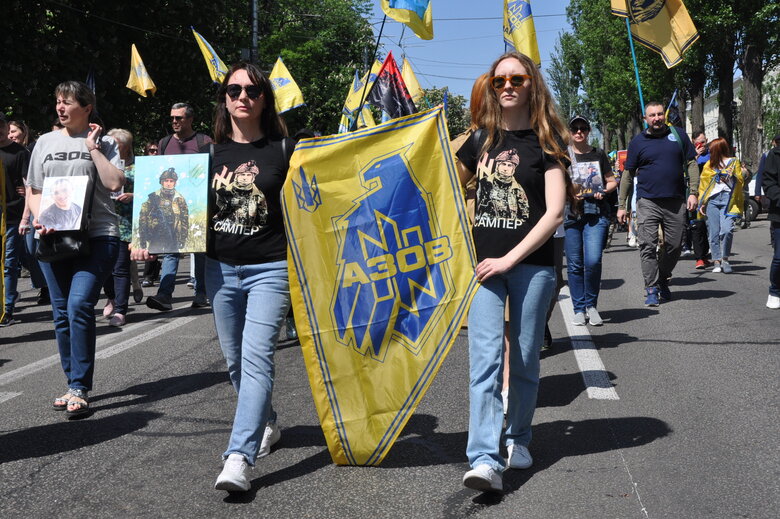 Річниця наказу про вихід із Азовсталі: у центрі Києва відбулася хода Чекаємо додому героїв Маріуполя 21