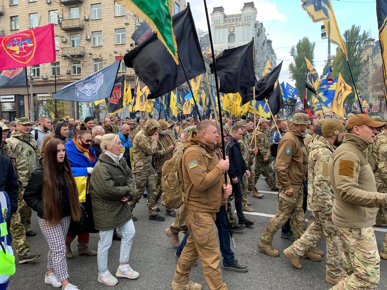 В Киеве прошел марш в честь Дня защитников и защитниц Украины 101