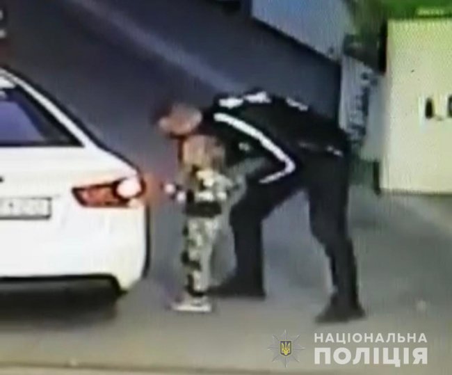 Мужчина похитил 4-летнюю девочку на заправке в Борисполе, полиция его задержала 01