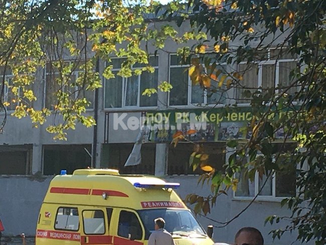 У керченському коледжі пролунав вибух: ЗМІ повідомляють про 50 постраждалих і щонайменше 10 загиблих 04