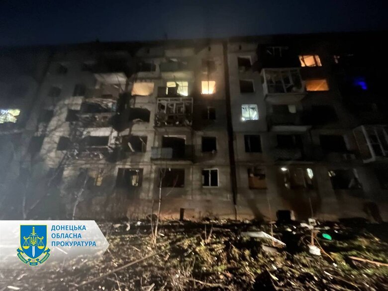 Рашисти вдарили ракетою по Селидовому на Донеччині, є жертви, пошкоджено 6 багатоповерхівок 01
