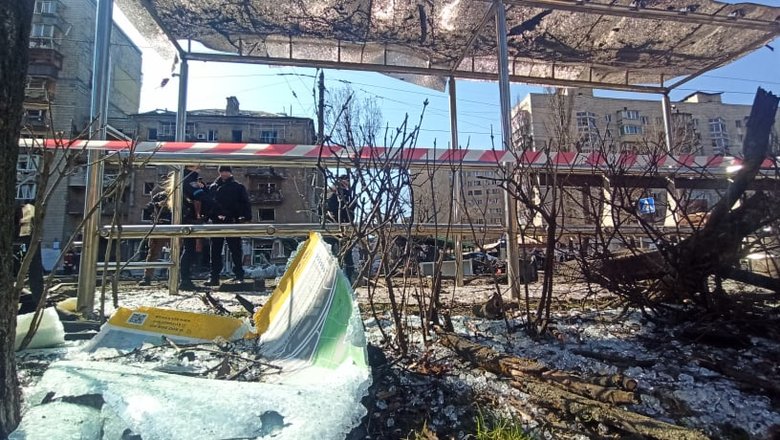 Наслідки падіння збитої російської крилатої ракети на Куренівку в Києві 24