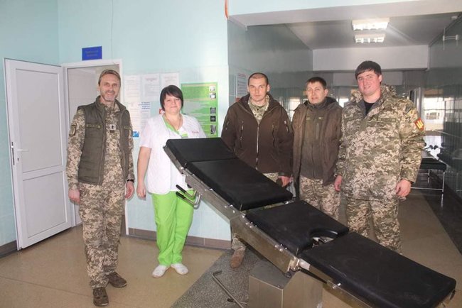 Операционные столы, медоборудование и вещи для пациентов: Латвия передала на Донбасс очередную партию гумпомощи 04