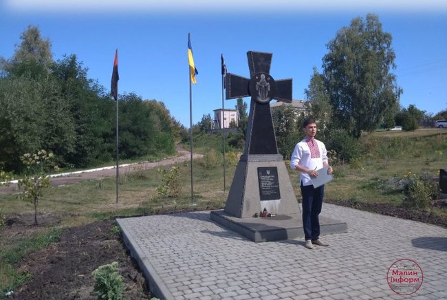 Памятник погибшим на Донбассе украинским воинам открыли в Малине на Житомирщине 02