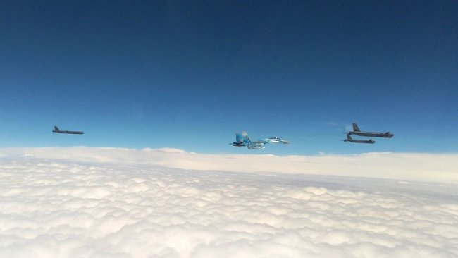 Три стратегических бомбардировщика В-52Н ВВС США патрулируют в небе над Украиной: такие патрулирования будут регулярными, - Командование Воздушных сил ВСУ 03