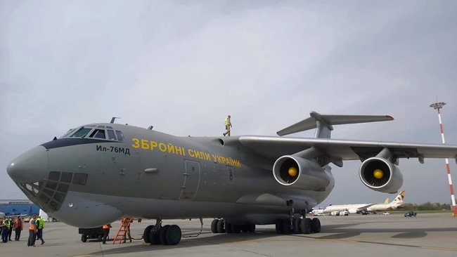 Два транспортных Ил-76 ВС ВСУ доставили в Румынию десятки тонн медпомощи из Китая 03