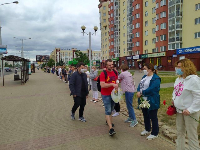 Белорусы формируют живые цепи единства по всей стране 01
