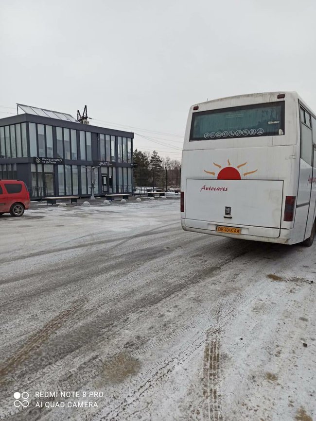 Украина предоставила автобусы для перевозки граждан через КПВВ Золотое и Счастье, российская сторона - не открыла КПВВ, - делегация в ТКГ 02