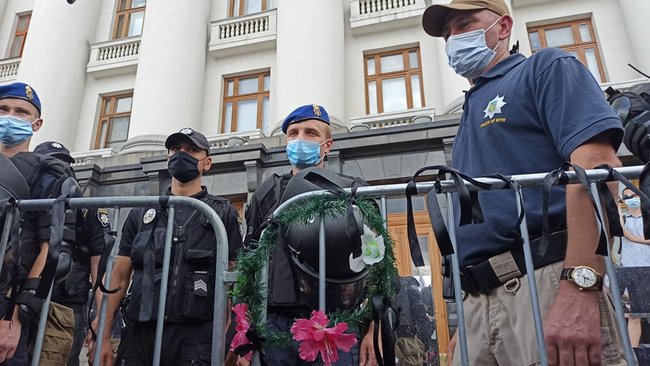 У Києві протестують ФОПи: між мітингувальниками і правоохоронцями відбулися бійки 18
