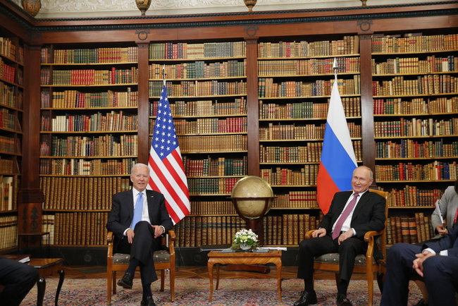 Байден и Путин проводят встречу в Женеве: Переговоры в узком составе завершены, продлились почти 2 часа 07