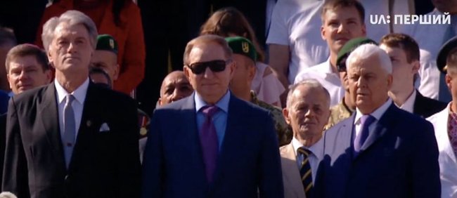 Кравчук, Кучма і Ющенко відвідали офіційну ходу в День Незалежності. Порошенко був на памятних заходах у Міноборони 01