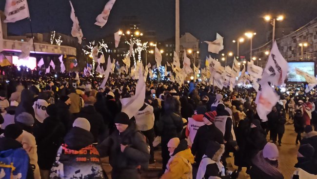 Зе, ответь за базар!, - ФОПы протестуют возле ДК Украина перед концертом 95 квартала 17