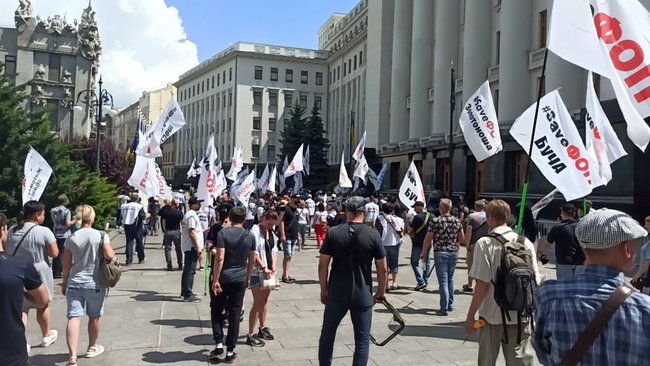 У Києві протестують ФОПи: між мітингувальниками і правоохоронцями відбулися бійки 09
