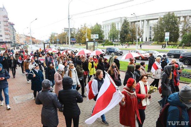 В Минске проходят марши женщин и студентов, силовики начали жесткие задержания 01