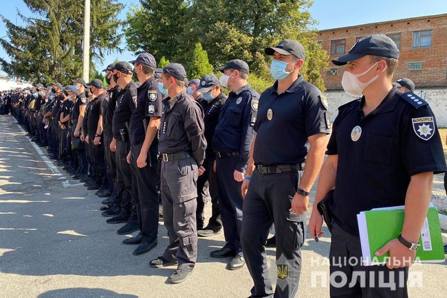 Более 560 полицейских со всей Украины прибыли в Умань для обеспечения безопасности 02