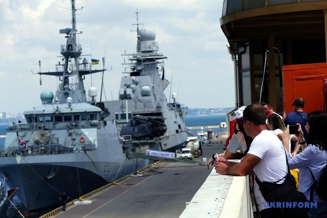 Sea Breeze-2021: кораблі постійної морської групи НАТО прибули в порт Одеси 09