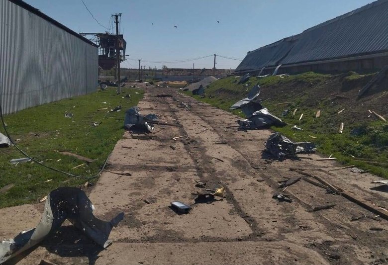 Ракетный удар по Днепропетровщине: разрушены склады агропредприятия 04