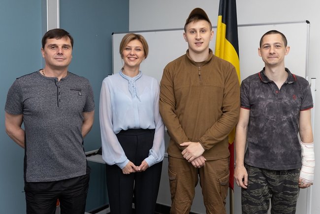 Олена Зеленська відвідала поранених українських військових, які проходять курс лікування в Бельгії 04
