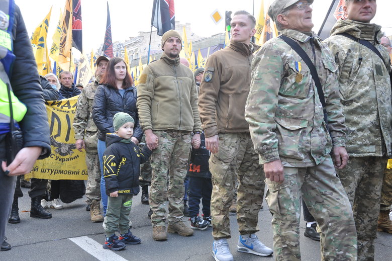 В Киеве прошел марш в честь Дня защитников и защитниц Украины 73
