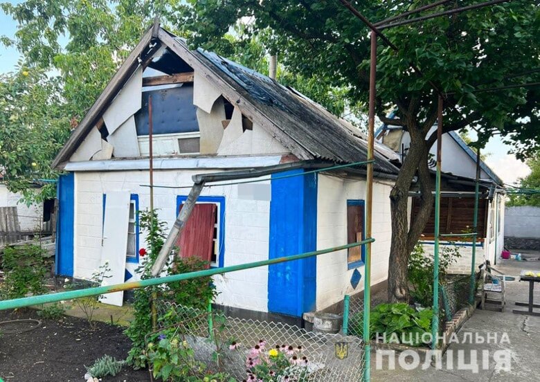 В результате российских обстрелов в Запорожской области разрушены дома и сельхозтехника, - Нацполиция 04