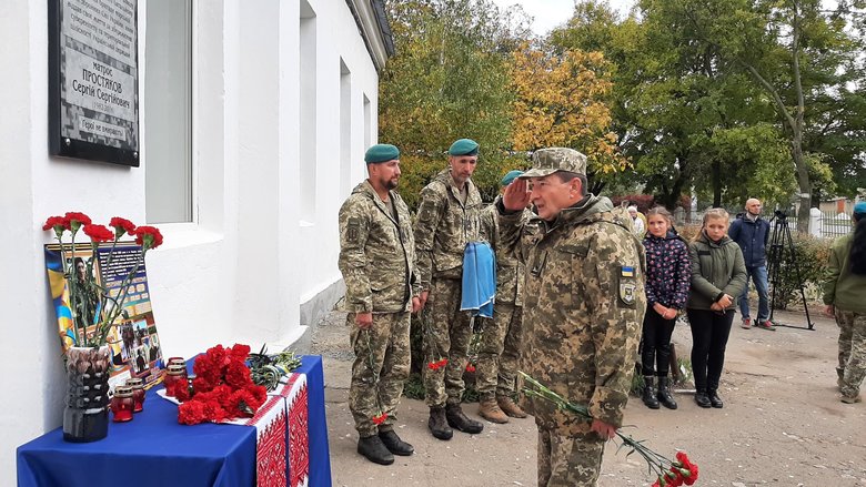 Мемориальные доски двум павшим воинам 36-й ОБрМП открыли в Николаеве 10