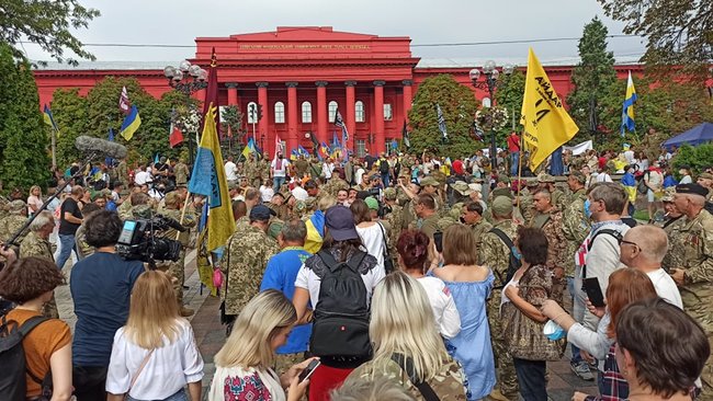 В центре Киева проходит Марш защитников Украины 04