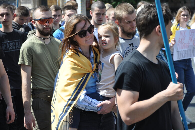 Річниця наказу про вихід із Азовсталі: у центрі Києва відбулася хода Чекаємо додому героїв Маріуполя 45
