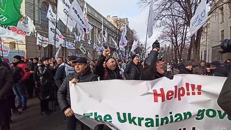 Акція SaveФОП у центрі Києва: мітингувальників відтіснили із Хрещатика, вони прямують під Раду 25