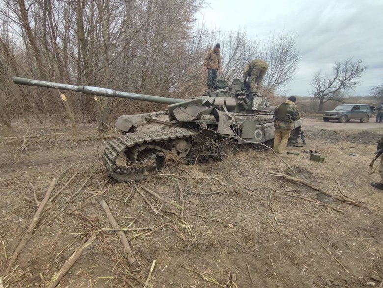 Українські воїни знищили танк, 2 броньованих автомобілі та вантажівку на Сіверському напрямку 05