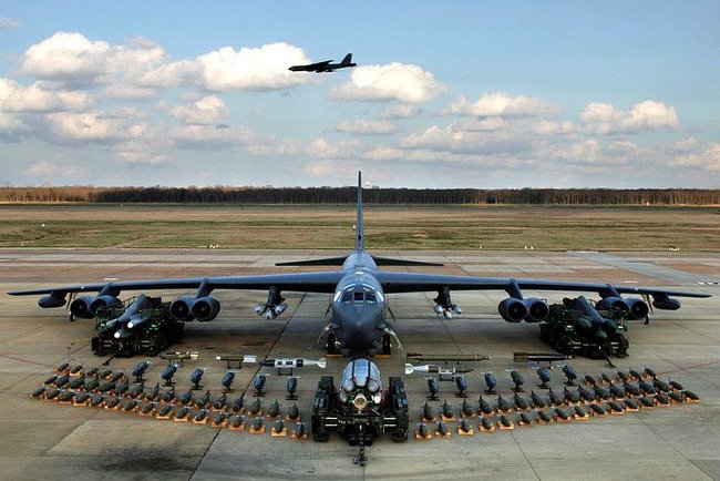 Три стратегических бомбардировщика В-52Н ВВС США патрулируют в небе над Украиной: такие патрулирования будут регулярными, - Командование Воздушных сил ВСУ 02
