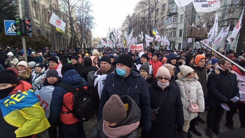 Участники митинга SaveФОП начали шествие в центре Киева 16