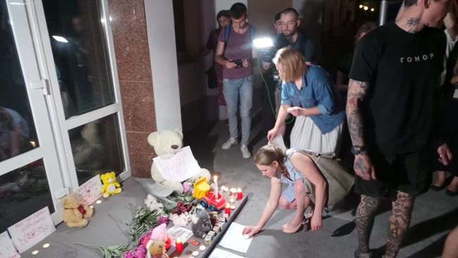 Поліція вбиває дітей, - сотни граждан пикетируют здание МВД после резонансного убийства мальчика в Переяслав-Хмельницком 05