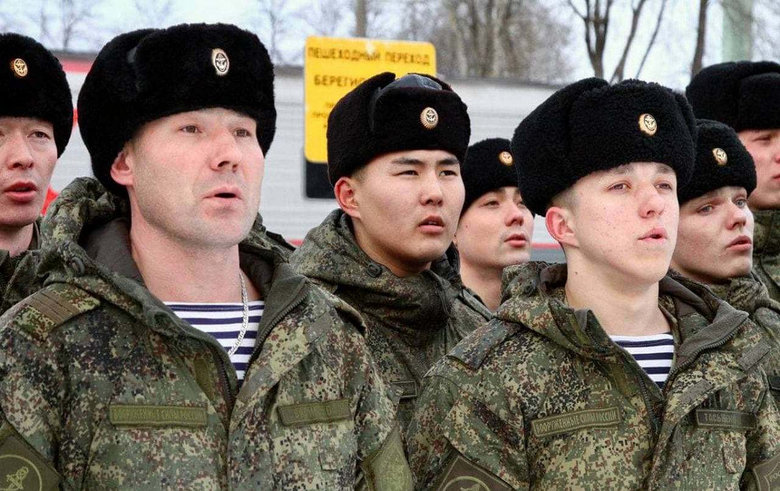Російські військові та техніка продовжують прибувати до Білорусі 12
