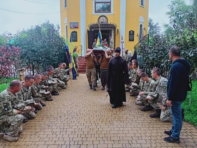 Украинского воина Александра Аксенова, погибшего на Донбассе, похоронили на Киевщине 03